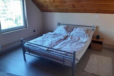 پانسیون Toldi Apartman