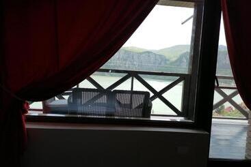 Pensiunea Decebal Resort   Cazanele Dunarii