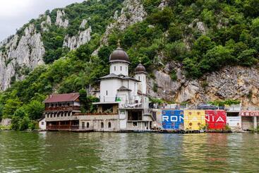 Pensiunea Decebal Resort   Cazanele Dunarii