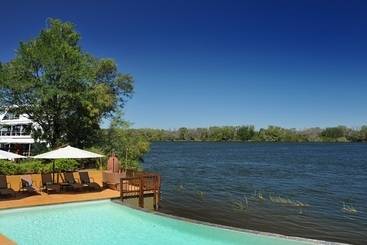 هتل The David Livingstone Safari Lodge & Spa