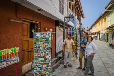 هتل Amritara The Poovath Beachfront Heritage, Fort Kochi