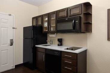 هتل Candlewood Suites Bismarck