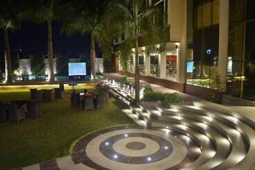 هتل Country Inn & Suites By Radisson Jammu