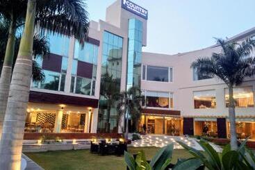 هتل Country Inn & Suites By Radisson Jammu