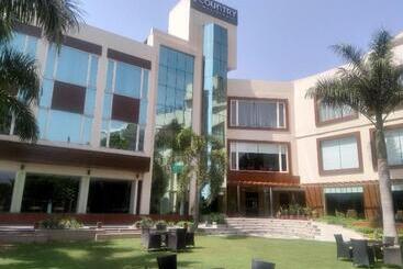 هتل Country Inn & Suites By Radisson Jammu