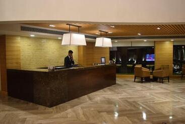 هتل Country Inn & Suites By Radisson Jammu