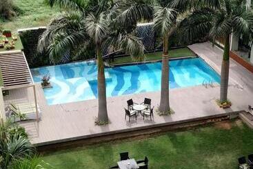 هتل Country Inn & Suites By Radisson Jammu