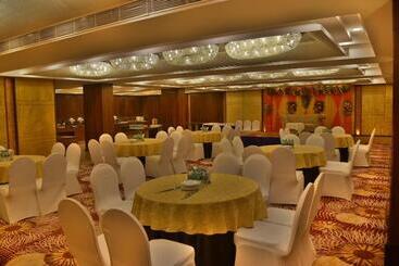 هتل Country Inn & Suites By Radisson Jammu