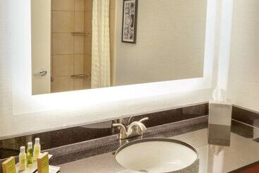 Doubletree By Hilton Hotel Charlottesville