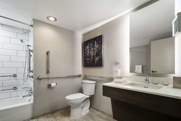 هتل Doubletree By Hilton Pittsburgh Airport
