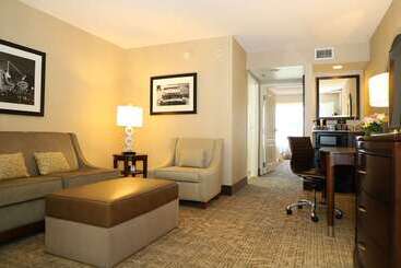 هتل Embassy Suites By Hilton Nashville At Vanderbilt