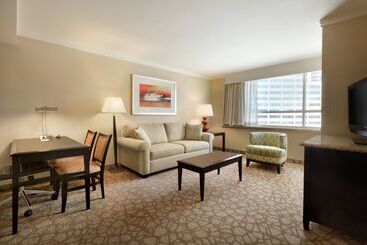 هتل Embassy Suites Los Angeles Glendale