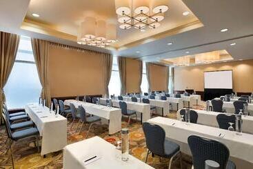 هتل Embassy Suites Los Angeles Glendale