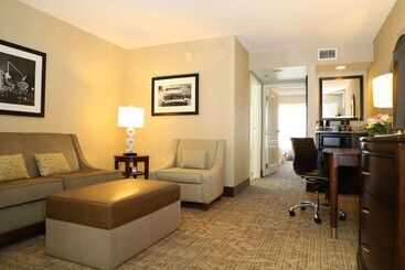 هتل Embassy Suites By Hilton Nashville At Vanderbilt
