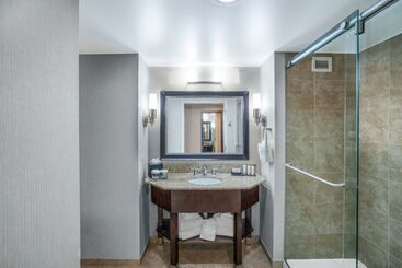 هتل Embassy Suites By Hilton Nashville At Vanderbilt