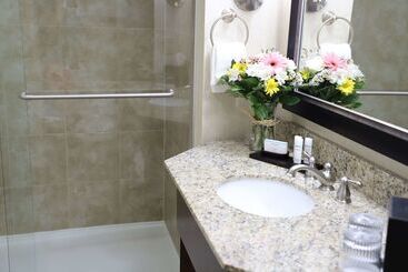 هتل Embassy Suites By Hilton Nashville At Vanderbilt