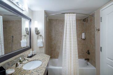 هتل Embassy Suites By Hilton Nashville At Vanderbilt