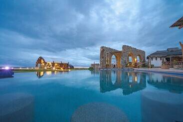 Guaycura Boutique Hotel, Beach Club & Spa