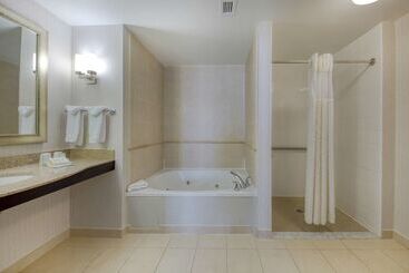 هتل Hilton Garden Inn Durham Southpoint