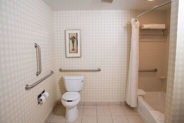 هتل Hilton Garden Inn Erie
