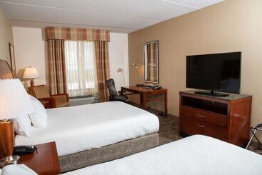 هتل Hilton Garden Inn Erie