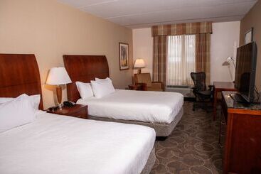 هتل Hilton Garden Inn Erie