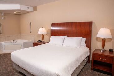 هتل Hilton Garden Inn Erie