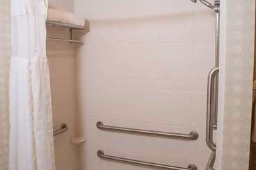 هتل Hilton Garden Inn Erie