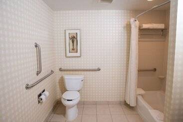هتل Hilton Garden Inn Erie