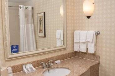 هتل Hilton Garden Inn Erie