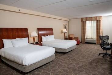 هتل Hilton Garden Inn Erie
