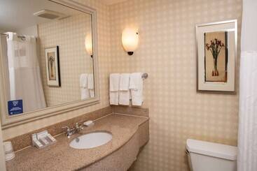 هتل Hilton Garden Inn Erie