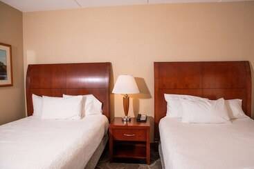 هتل Hilton Garden Inn Erie