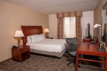 هتل Hilton Garden Inn Erie