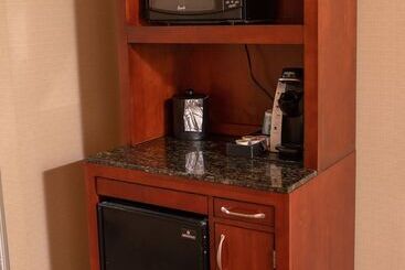 هتل Hilton Garden Inn Erie