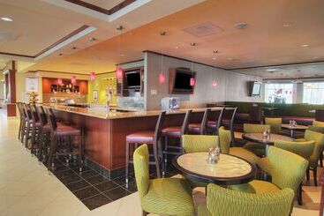 هتل Hilton Garden Inn Houstonpearland