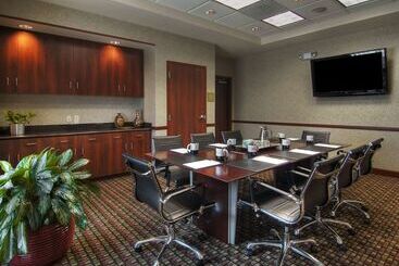 هتل Hilton Garden Inn Houstonpearland
