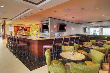 هتل Hilton Garden Inn Houstonpearland