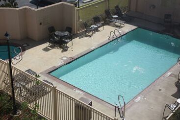 هتل Hilton Garden Inn Jackson Pearl
