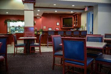 هتل Hilton Garden Inn Lexington Georgetown