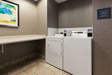 호텔 Hilton Garden Inn Minneapolis   Maple Grove