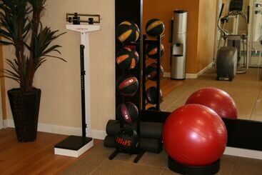 هتل Hilton Garden Inn Newport News