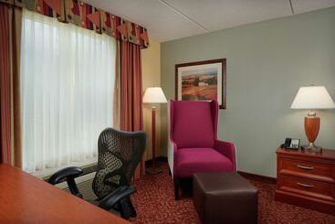 هتل Hilton Garden Inn Newport News