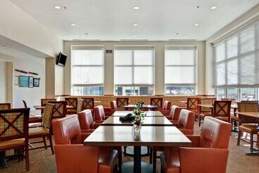 هتل Hilton Garden Inn Oshkosh