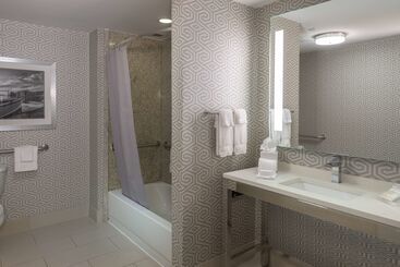 هتل Hilton Garden Inn Portsmouth Downtown