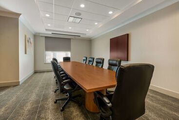 هتل Hilton Garden Inn Rockford