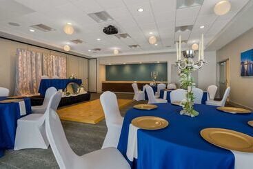 هتل Hilton Garden Inn Rockford