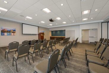 هتل Hilton Garden Inn Rockford