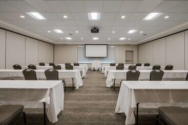 هتل Hilton Garden Inn Rockford