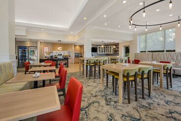 هتل Hilton Garden Inn Rockford